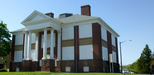 the 1909 Bennett School (built on land donated by Dr. Maitland Bennet, the father-in-law of George C. Round) was intended to be an agricultural high school, but was initially used as an elementary school